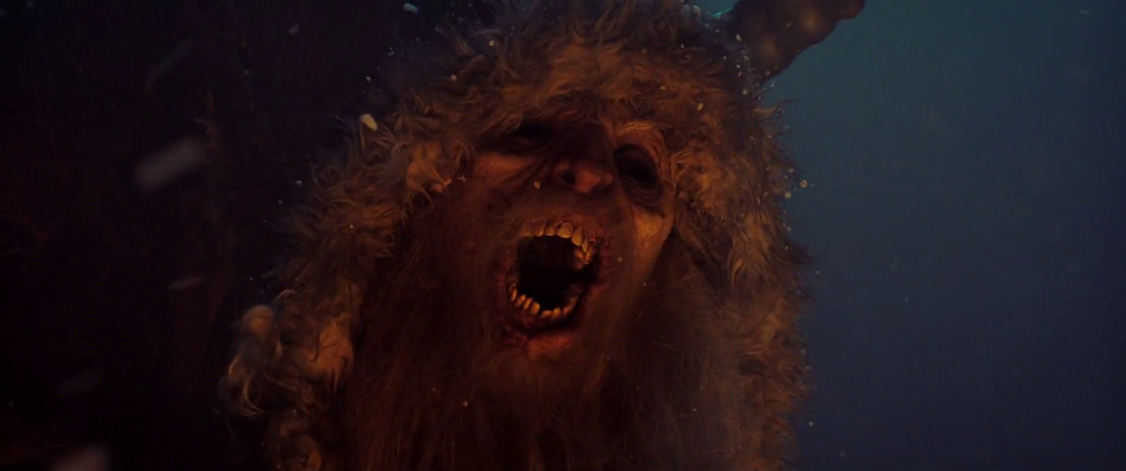 Krampus, η εξήγηση και το νόημα της κωμωδίας τρόμου του Michael Dougherty Ο Krampus σε μια σκηνή από την ταινία Krampus - Τα Χριστούγεννα δεν είναι πάντα Χριστούγεννα