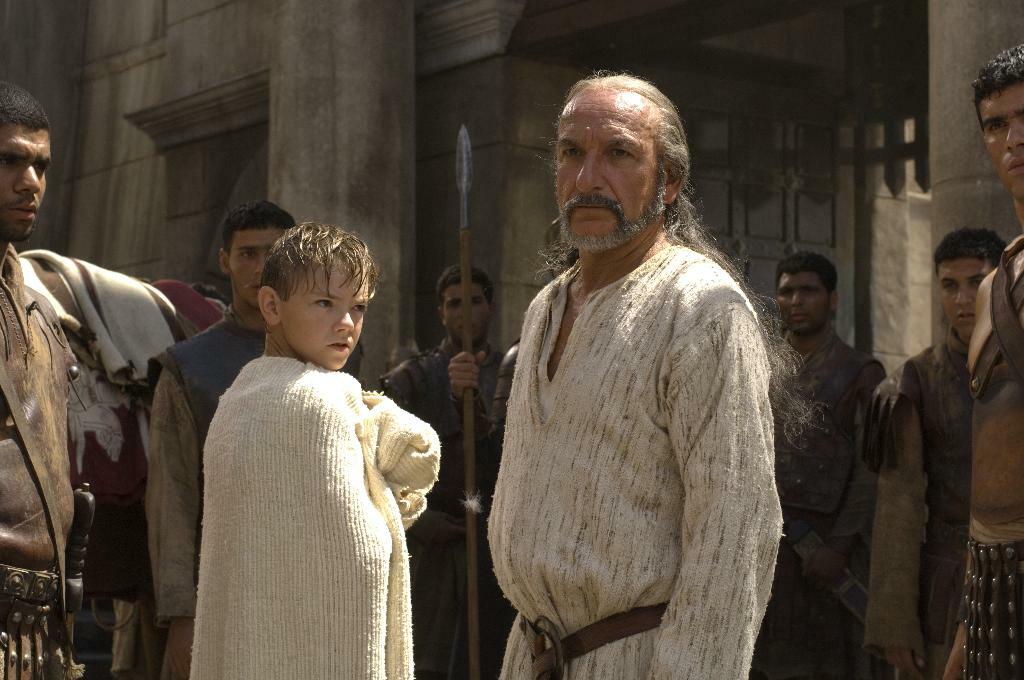Il mago Ambrosinus e il piccolo Romolo Augusto Thomas Sangster e Ben Kingsley