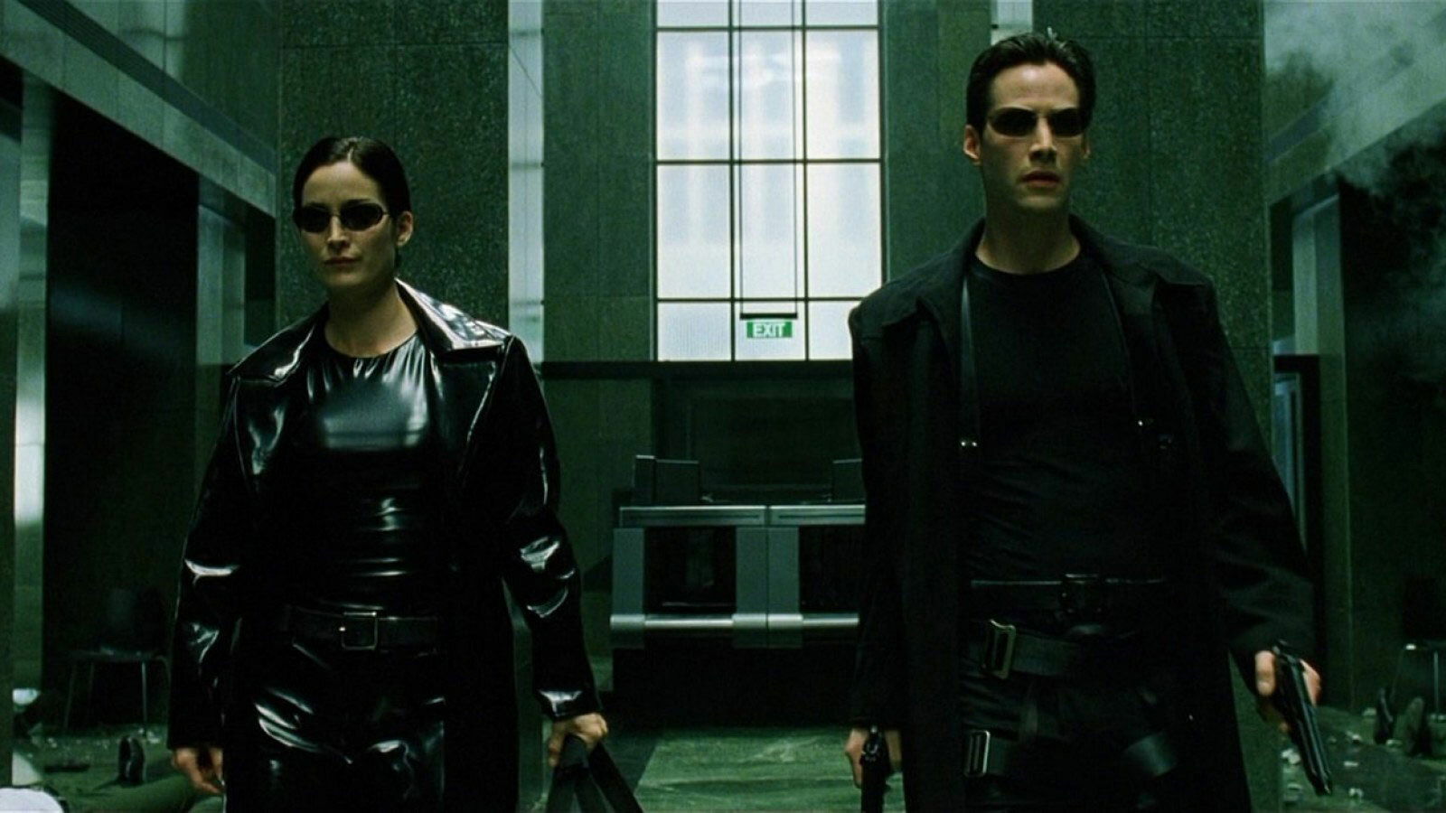 Clicca per vedere l'immagine originale Trinity e Neo, protagonisti della saga di Matrix
