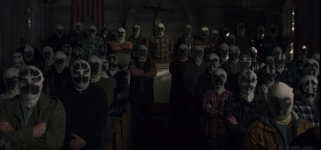 I membri di una organizzazione terrorista della serie TV Watchmen, che indossano una maschera dai colori bianca e nera