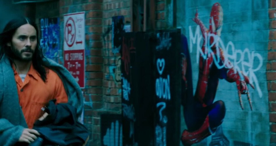 Spider-Man sul murales nel trailer di Morbius