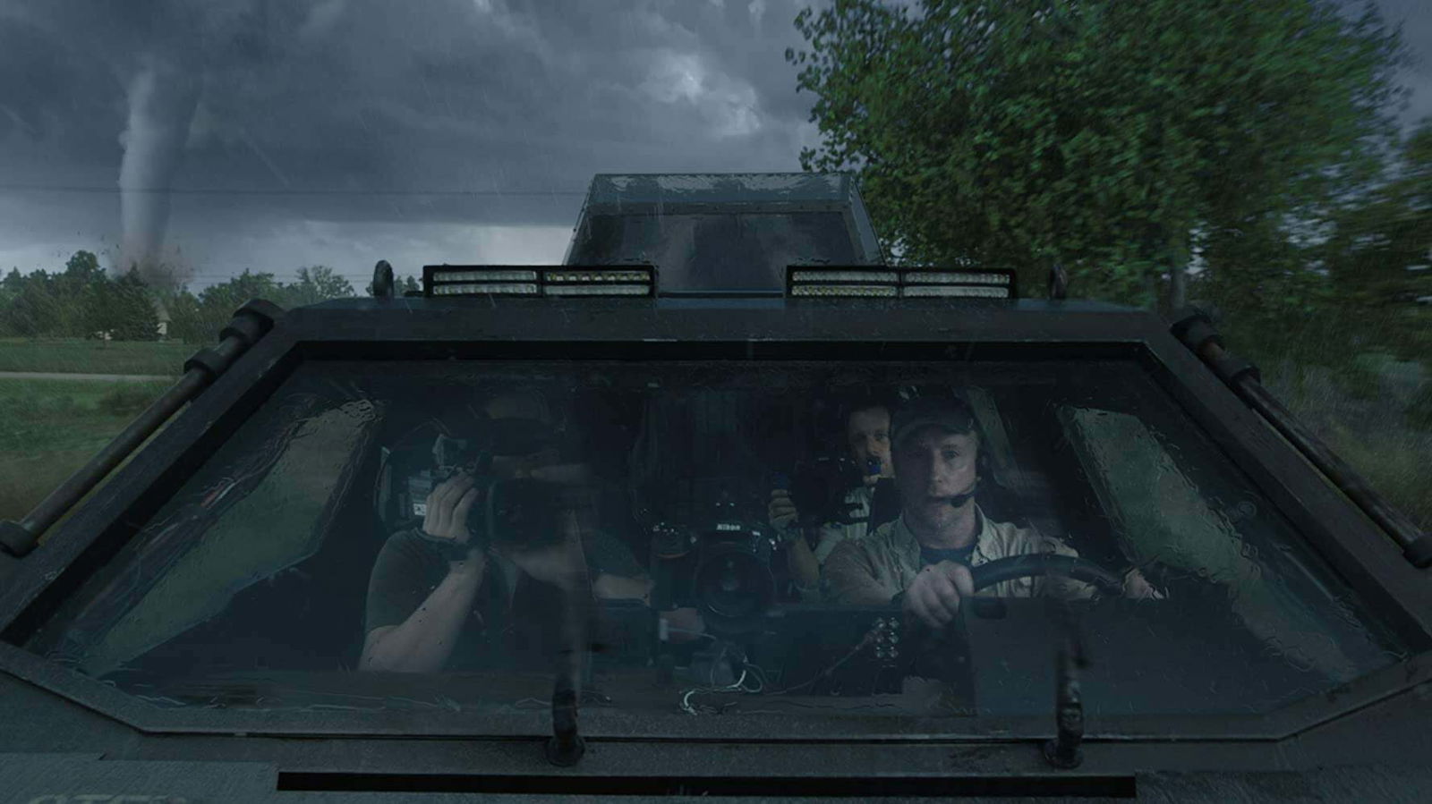 Clicca per vedere l'immagine originale Into the Storm scena
