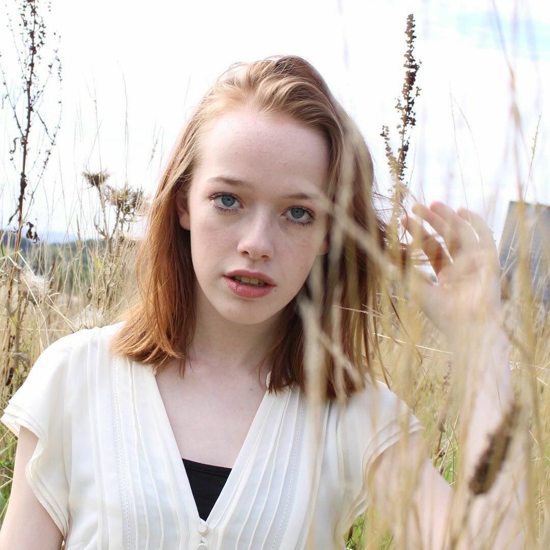 Η Amybeth McNulty ως Vickie στο Stranger Things 4 Κοντινό πλάνο της Amybeth McNulty