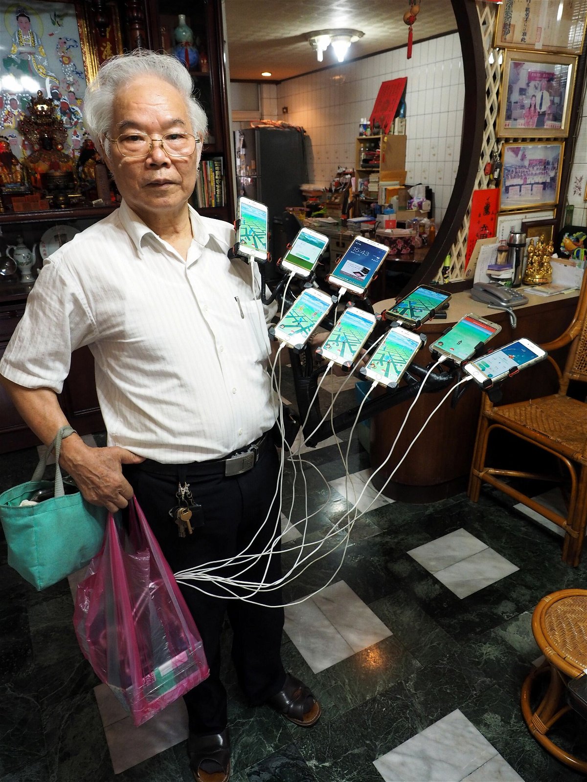 Chen San Yuan e i suoi undici smartphone