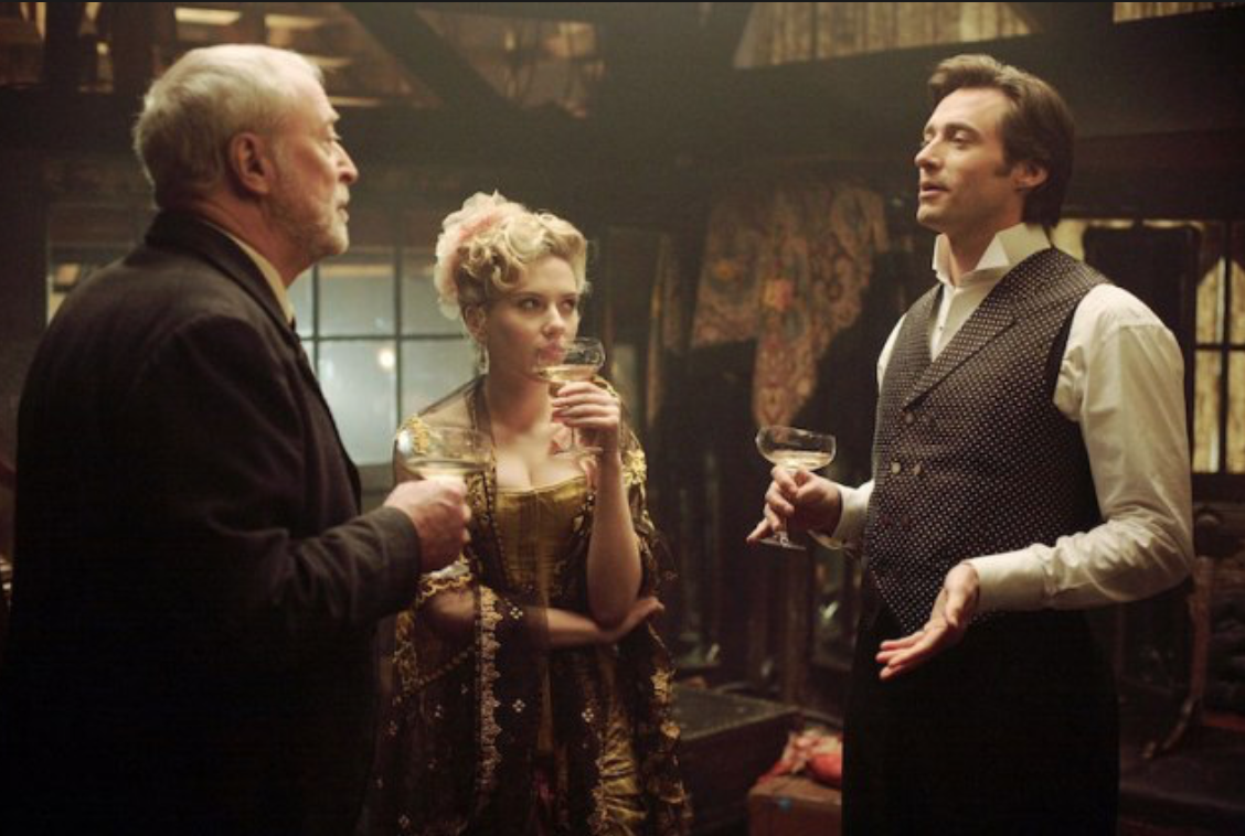 Scarlett Johansson, Michael Caine e Hugh Jackman in The Prestige