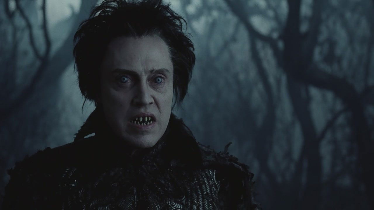 Clicca per vedere l'immagine originale Un'immagine con Christopher Walken nei panni del Cavaliere senza testa in Il mistero di Sleepy Hollow