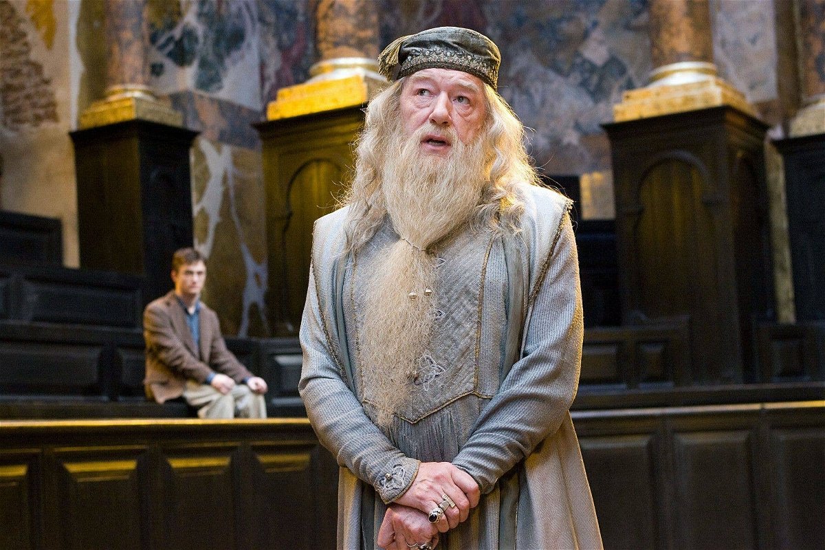 Albus Dumbledore en presencia del Wizengamot
