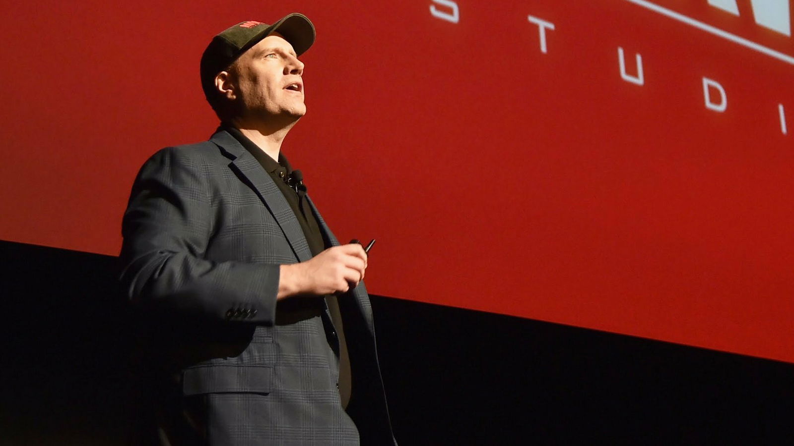 Clicca per vedere l'immagine originale Il presidente dei Marvel Studios Kevin Feige a una conferenza