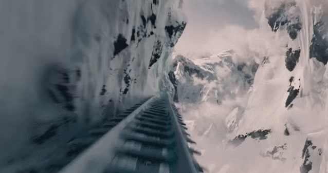 Il treno contro una valanga in Snowpiercer