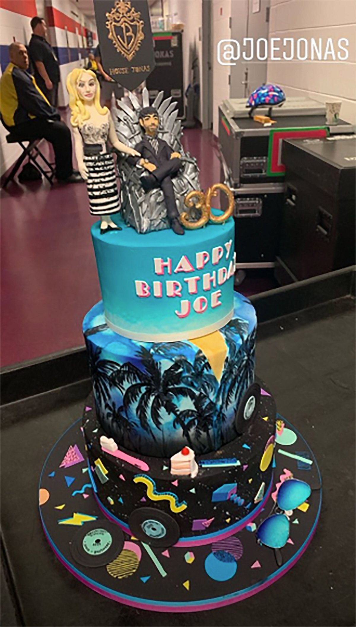 La torta per il 30esimo compleanno di Joe Jonas