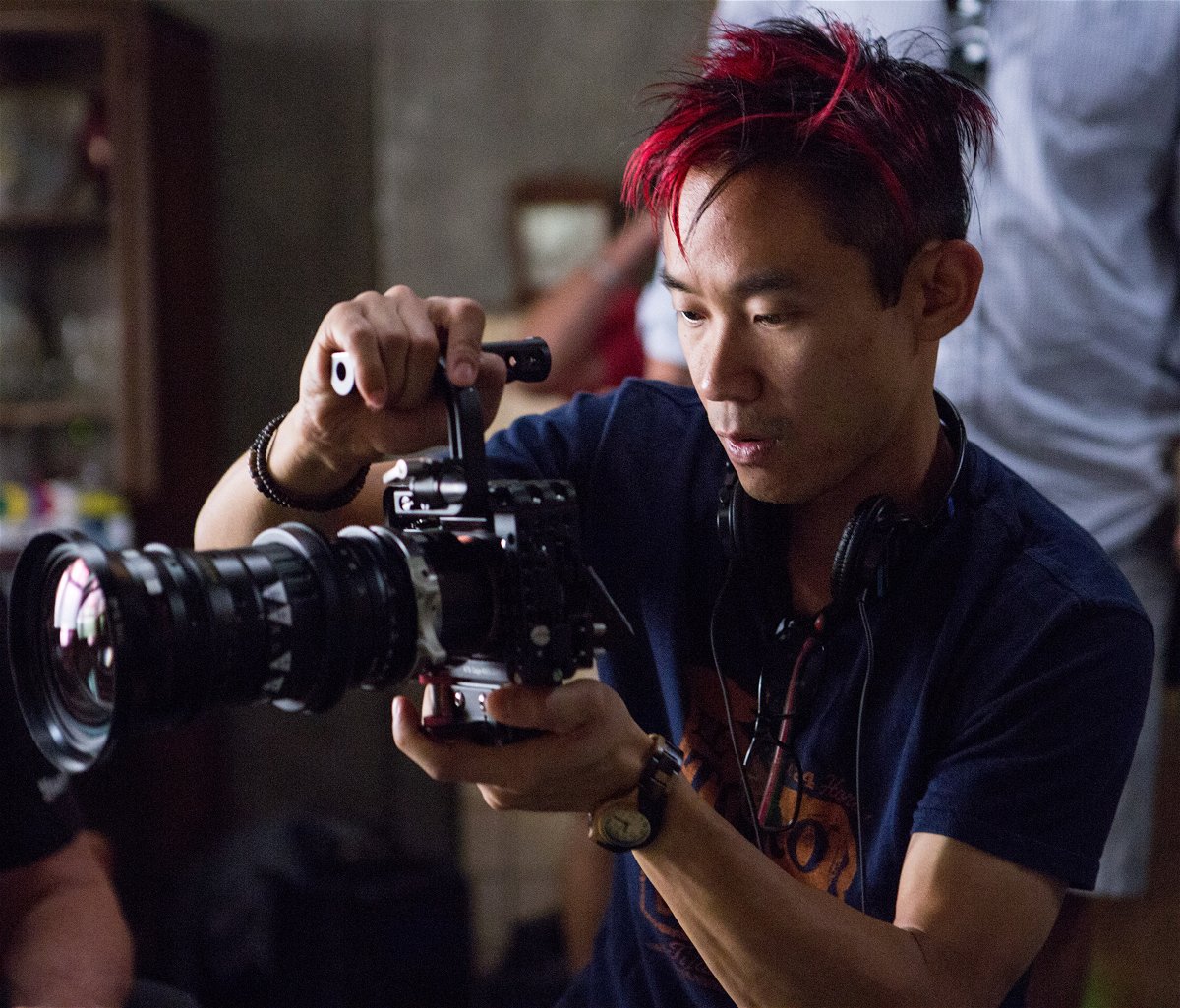 James Wan impegnato durante le riprese di uno dei suoi film