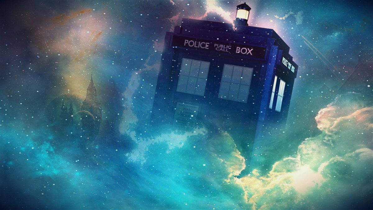Immagine del TARDIS in trasparenza, in mezzo a una nebulosa nello spazio