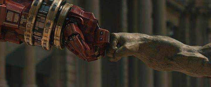 Scena di Avengers: Age of Ultron con Hulk e Iron Man nella Hulkbuster