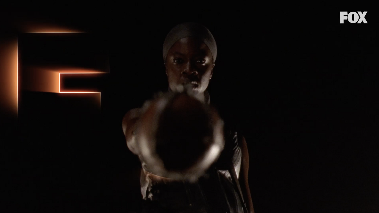 Clicca per vedere l'immagine originale Michonne con la mazza di Negan Lucille