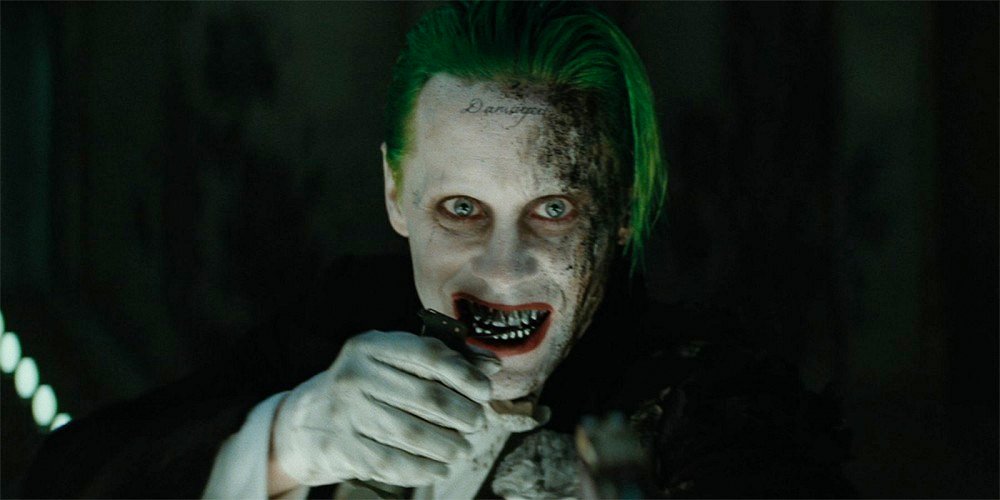 Primer plano de Jared Leto con maquillaje de Joker