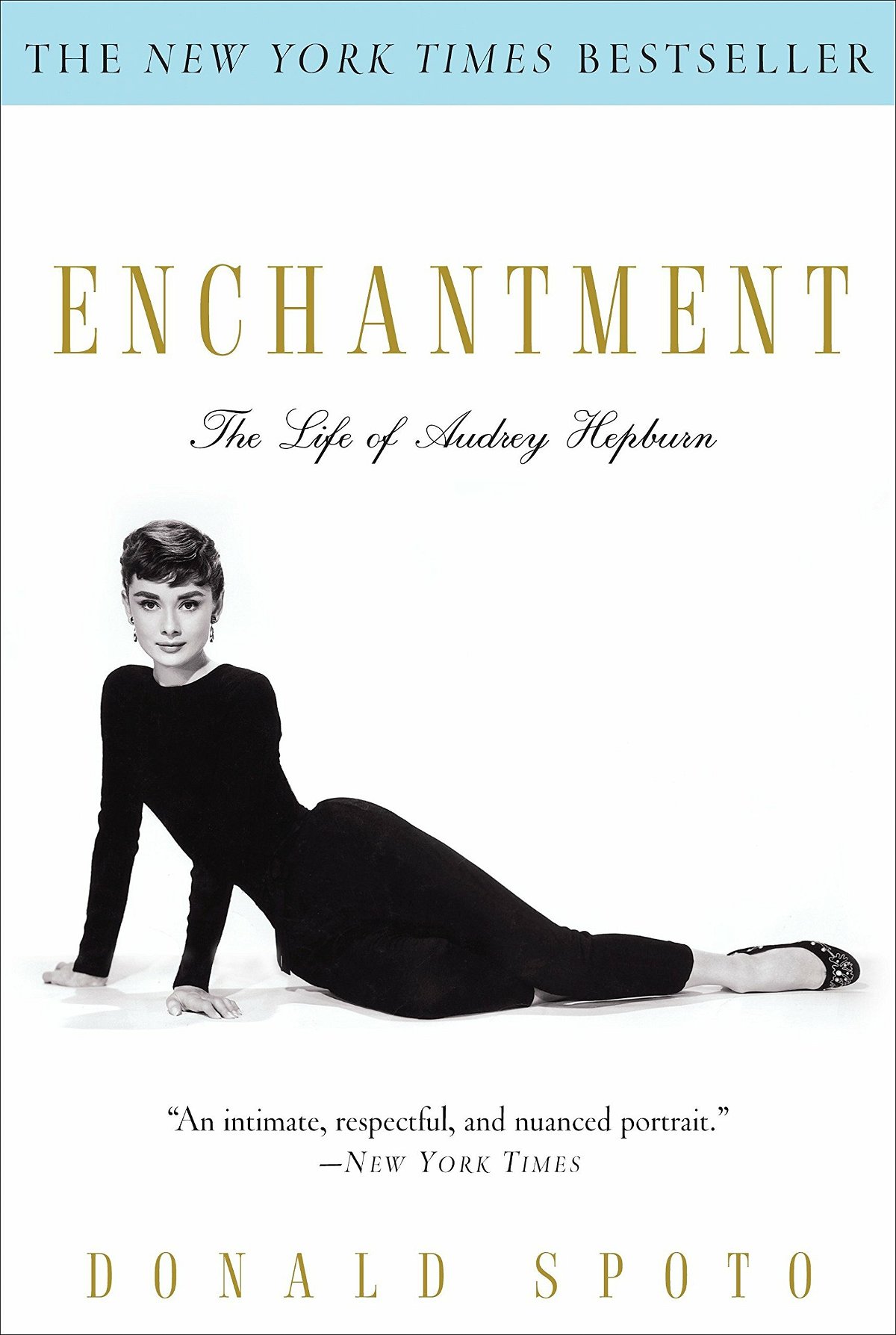 La copertina di Enchantment: The Life of Audrey Hepburn
