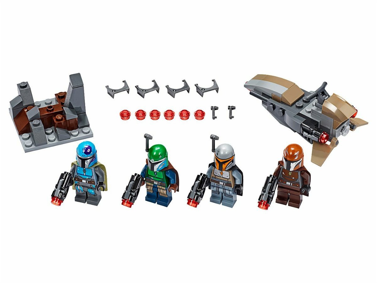 I quattro guerrieri mandaloriani e i loro accessori nel set LEGO