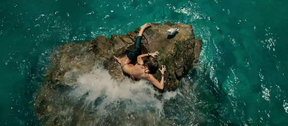 Clicca per vedere l'immagine originale La recensione di Paradise Beach con Blake Lively