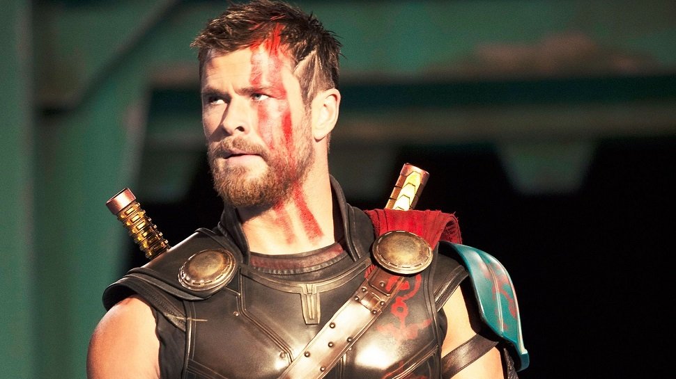 Chris Hemsworth nei panni di un gladiatore spaziale in Thor: Ragnarok
