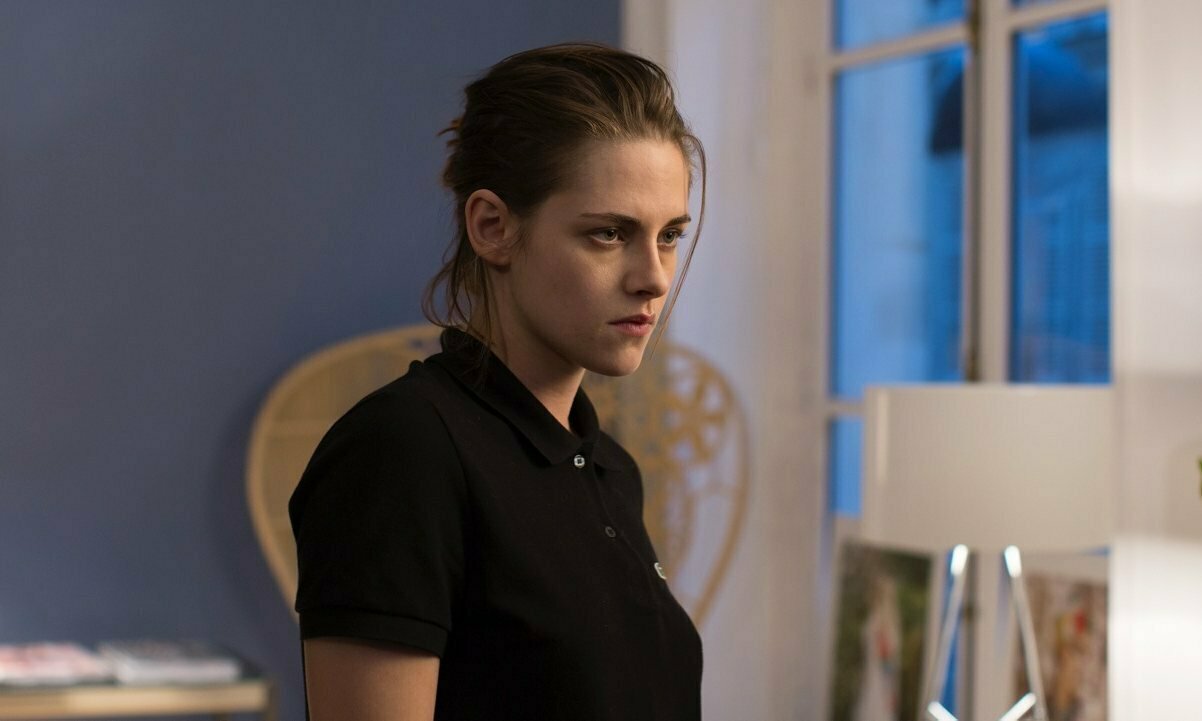 Personal Shopper, la recensione del film di Assayas con Kristen Stwewart La recensione di Personal Shopper, una ghost story con Kristen Stewart