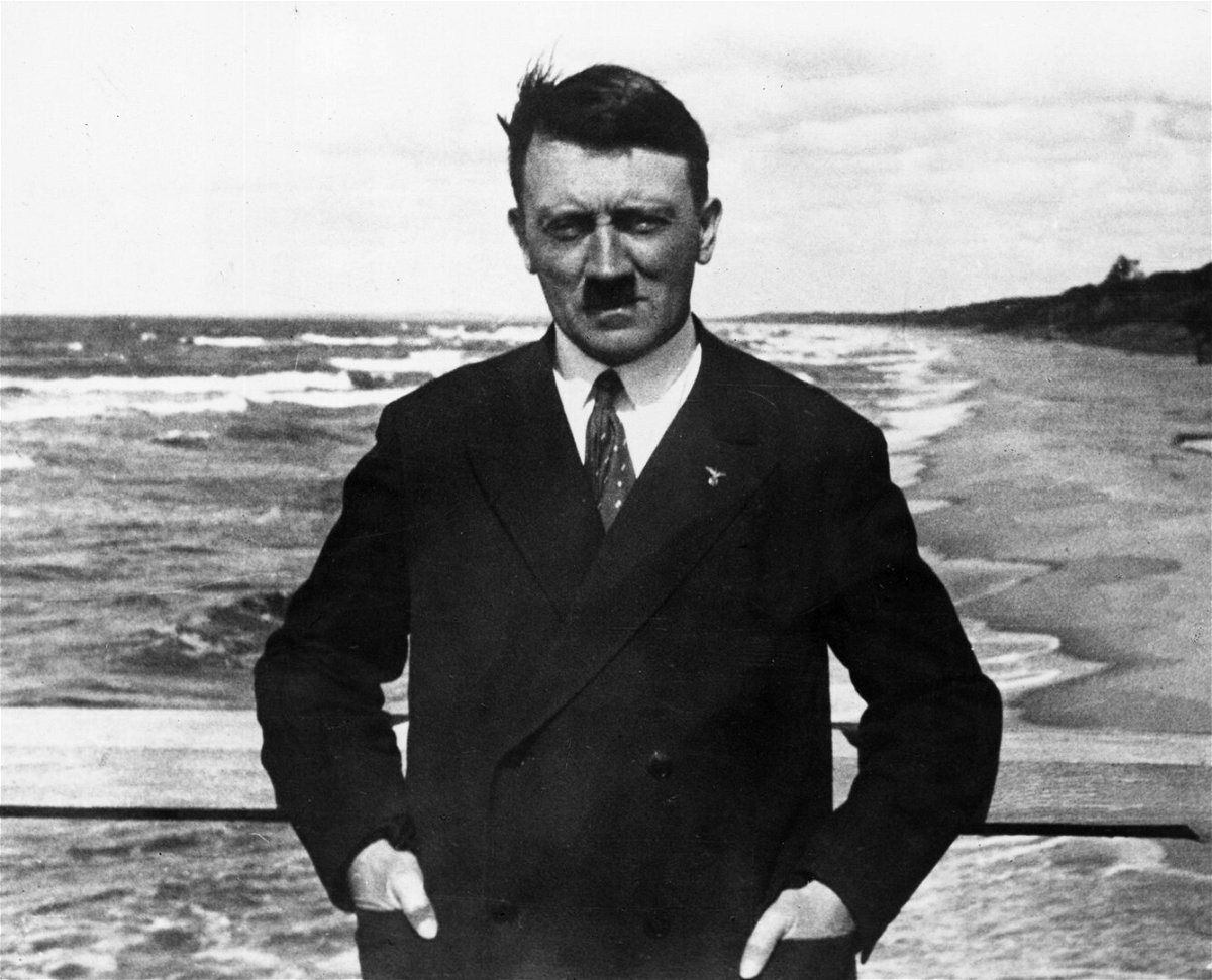 Adolf Hitler sulla spiaggia