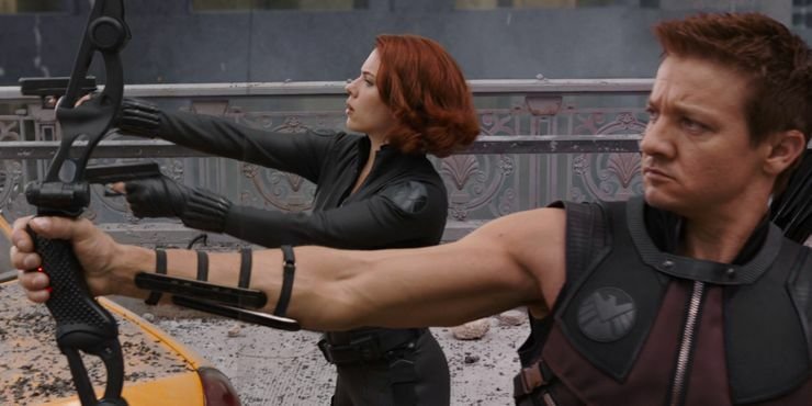 Occhio di Falco e Natasha Romanoff combattono in The Avengers