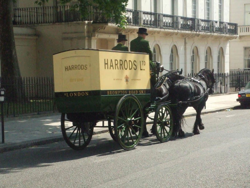 Clicca per vedere l'immagine originale Una carrozza che riforniva Harrods