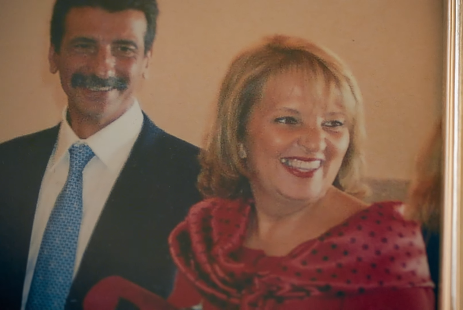 Netflix ricostruisce la storia di Pino Maniaci nella docu-serie Vendetta - Guerra nell'antimafia Lorenzo Caramma e Silvana Saguto in una scena della docu-serie Netflix Vendetta - Guerra nell'antimafia