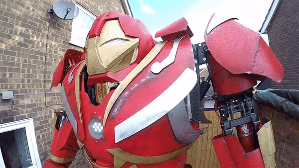 Clicca per vedere l'immagine originale L'Hulbuster costruito con pezzi ebay