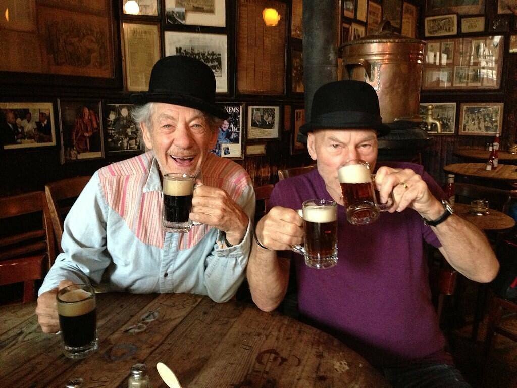 Ian McKellen e Patrick Stewart, compagni di bevute