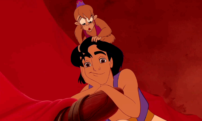 Abu e Aladdin Abu cerca di distrarre un Aladdin innamorato