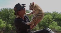 Copertina di Tiger King: il trailer della docuserie true crime sulla folle storia di un allevatore di tigri