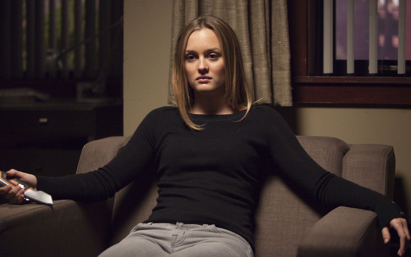 Clicca per vedere l'immagine originale Leighton Meester in una scena del film The Roommate - Il terrore ti dorme accanto