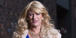 Copertina di Sean Bean parroco nella miniserie Broken