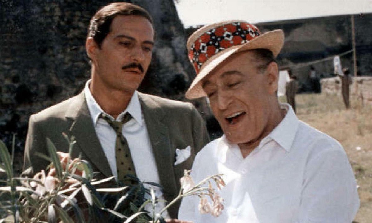 Nino Manfredi e Totò in una scena del film