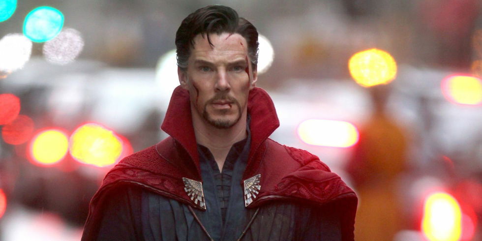 Clicca per vedere l'immagine originale Benedict Cumberbatch nei panni di un Doctor Strange ferito