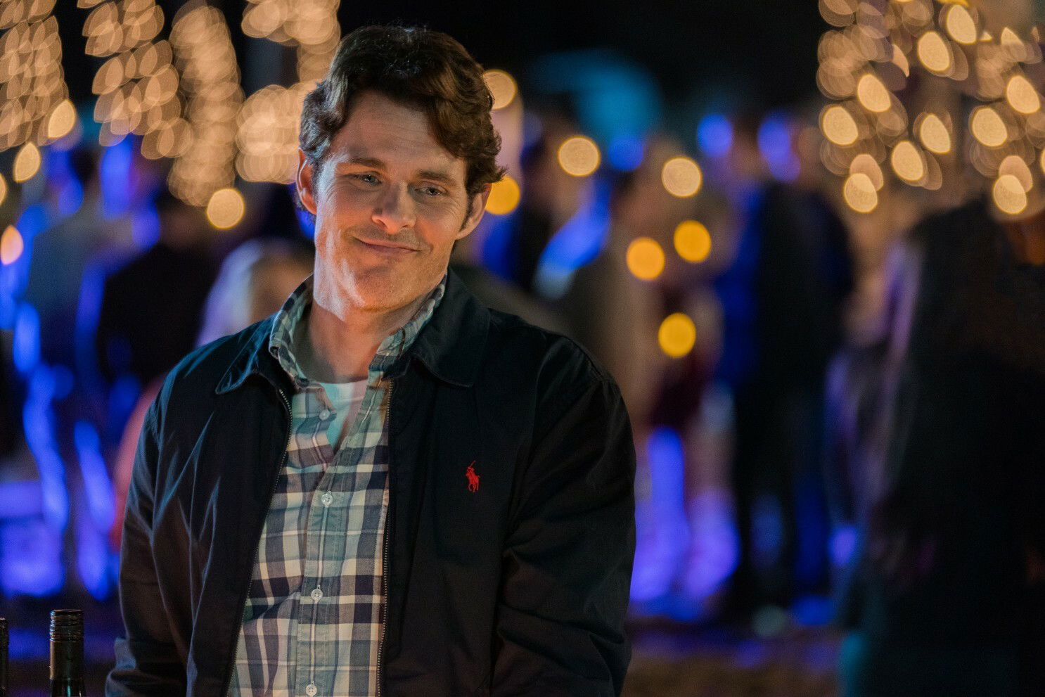 Clicca per vedere l'immagine originale James Marsden in Dead to Me