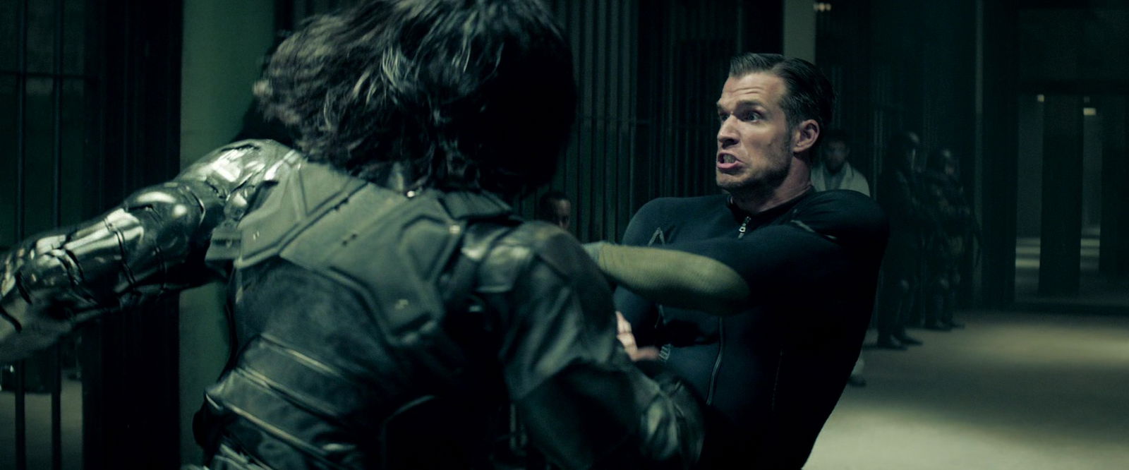 Clicca per vedere l'immagine originale Bucky si batte con un Soldato d'Inverno in Captain America: Civil War