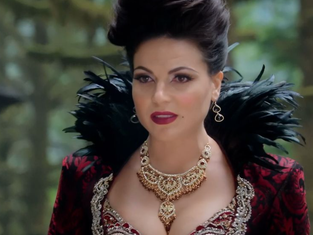 Clicca per vedere l'immagine originale Lana Parrilla in un episodio di C'era una volta