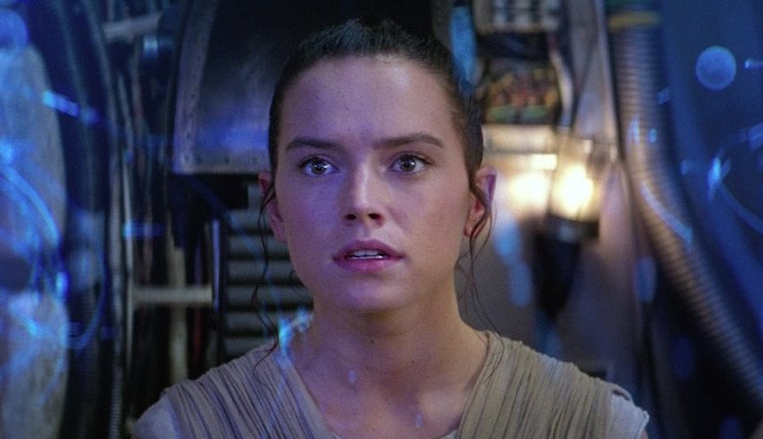 Daisy Ridley nei panni di Rey in Star Wars: Il risveglio della Forza
