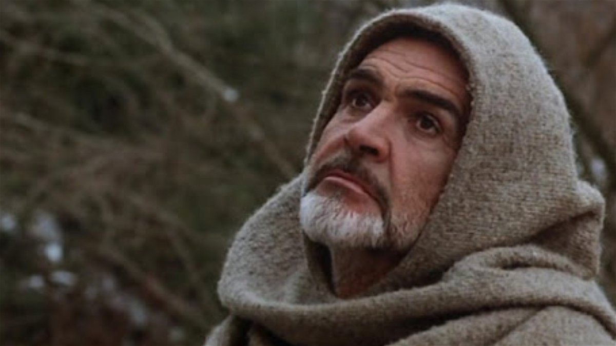 Primer plano de Sean Connery, como Guillermo de Baskerville