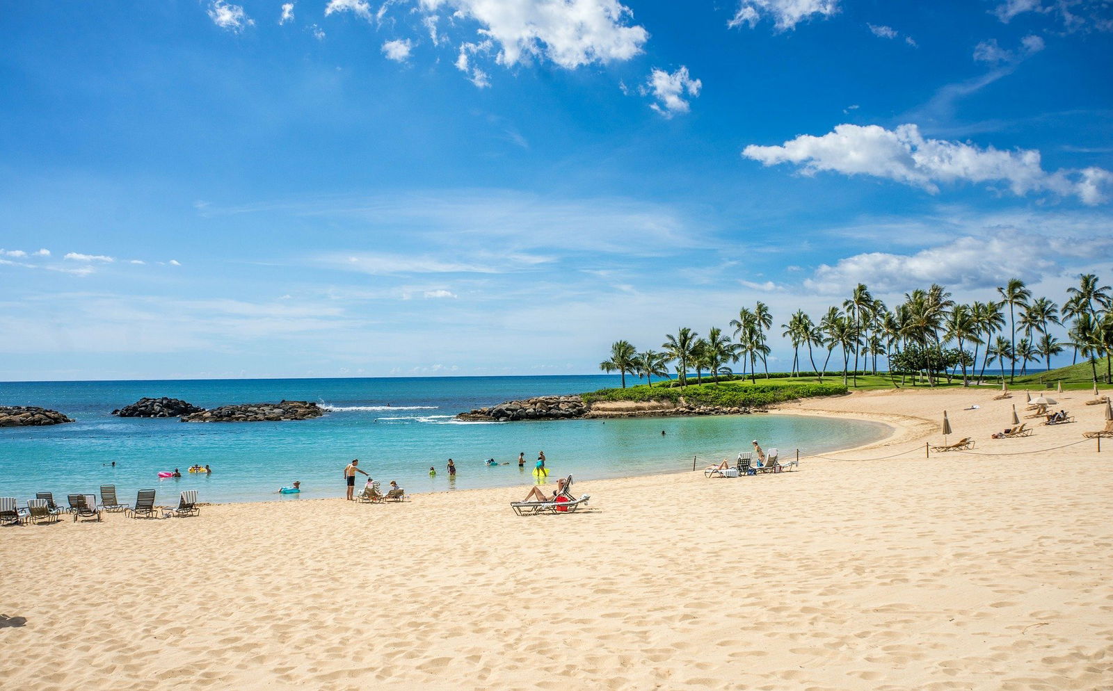 Clicca per vedere l'immagine originale Una spiaggia alle Hawaii