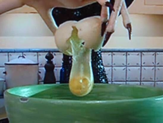 Il cameo di Jack Skeletron in un uovo spaccato in Coraline