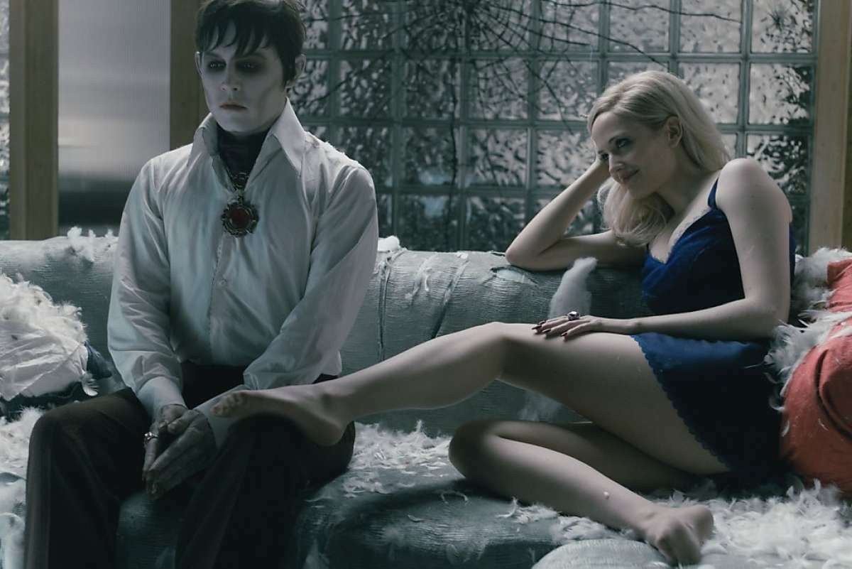 Johnny Depp ed Eva Green sono Barnabas e Angelique in Dark Shadows