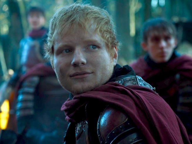 Primo piano del cantante Ed Sheeran in un episodio di Game of Thrones 7