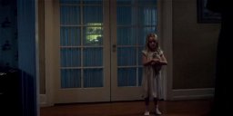 Copertina di Amityville - Il Risveglio, il trailer italiano dell'horror con Jennifer Jason Leigh