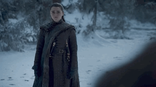 Clicca per vedere l'immagine originale Arya e Jon si abbracciano nella GIF di GoT 8