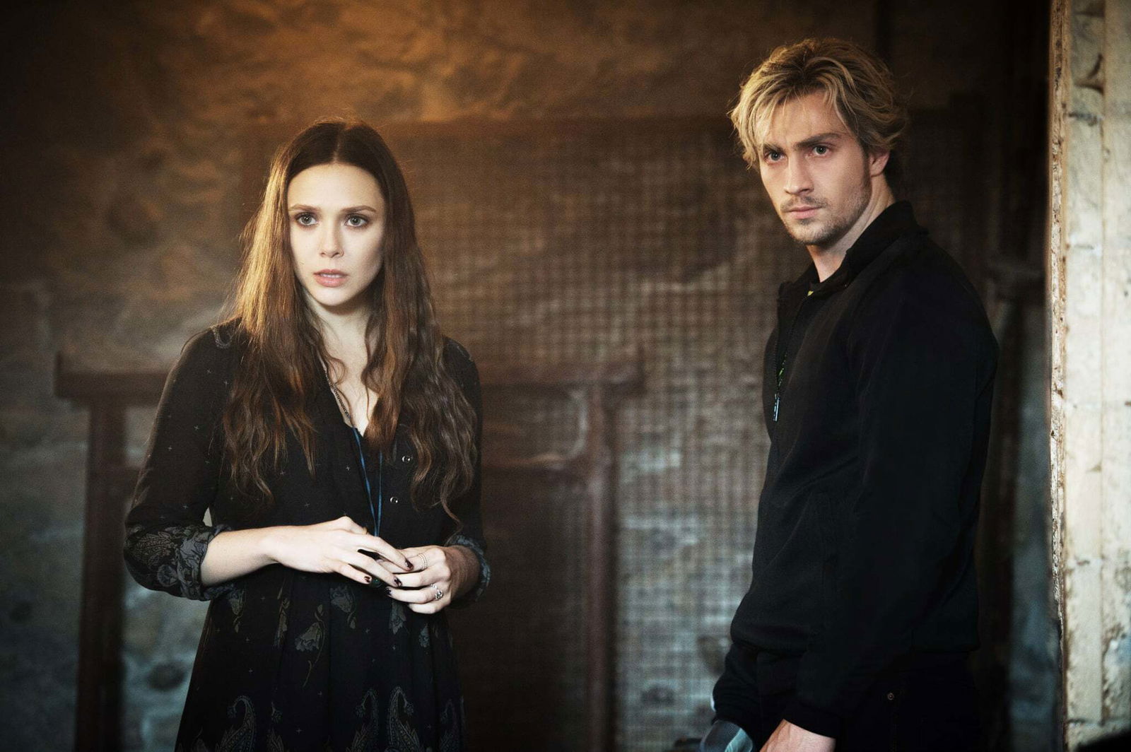 Clicca per vedere l'immagine originale Elizabeth Olsen e Aaron Taylor-Johnson sono Wanda e Pietro Maximoff in Avengers: Age of Ultron