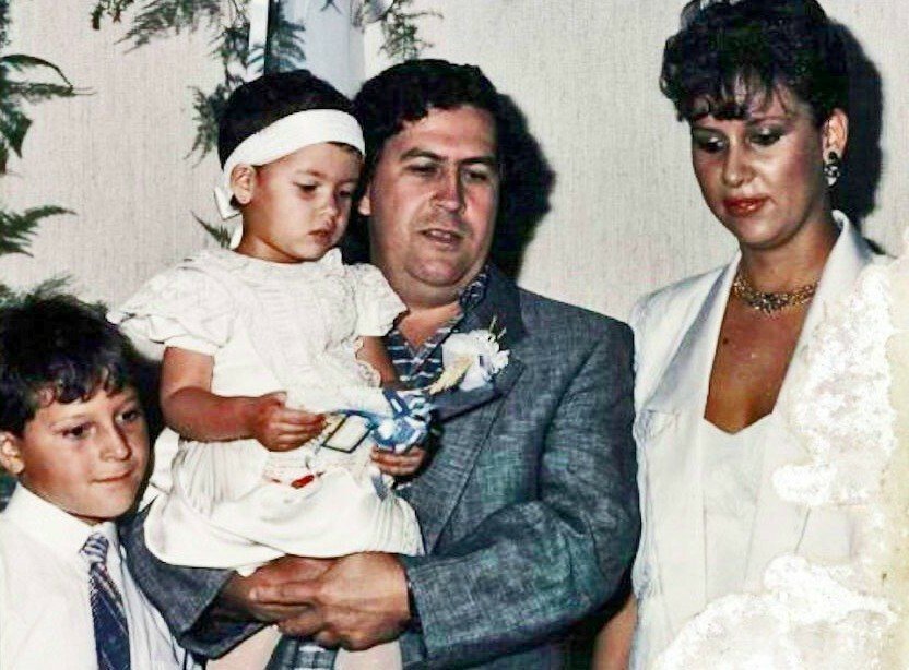 Pablo Escobar con moglie e figli