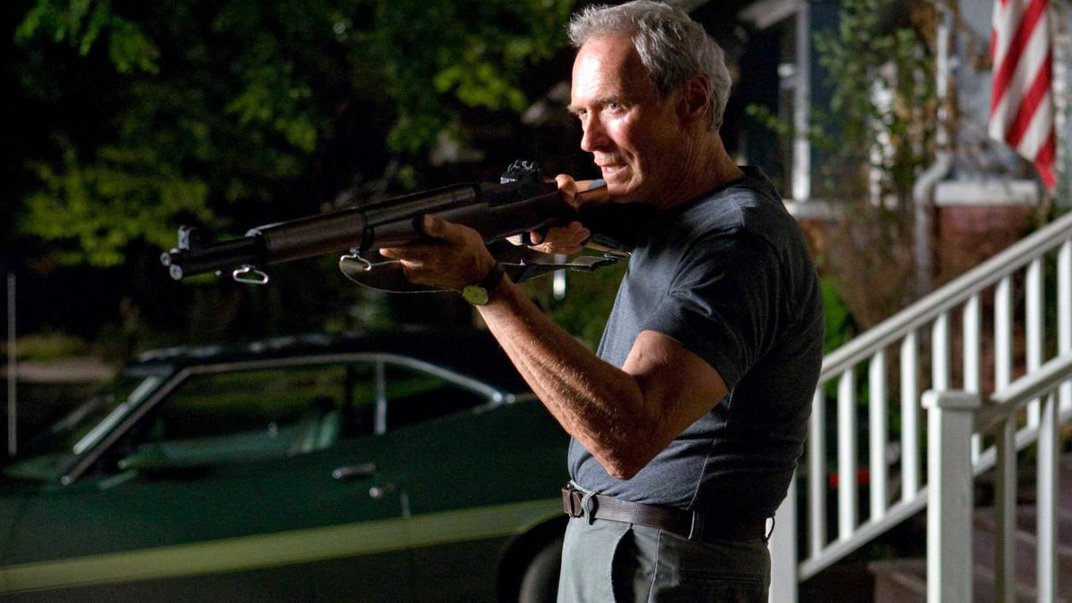 Una scena dal film Gran Torino (2008), da Eastwood diretto ed interpretato